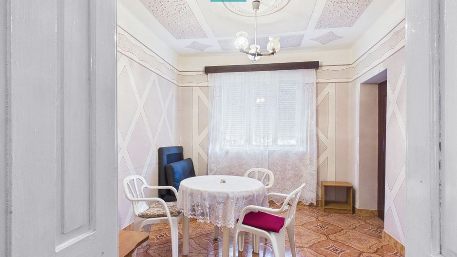 Casă cu 4 camere toate utilitățile și 1150mp teren - Poză 3