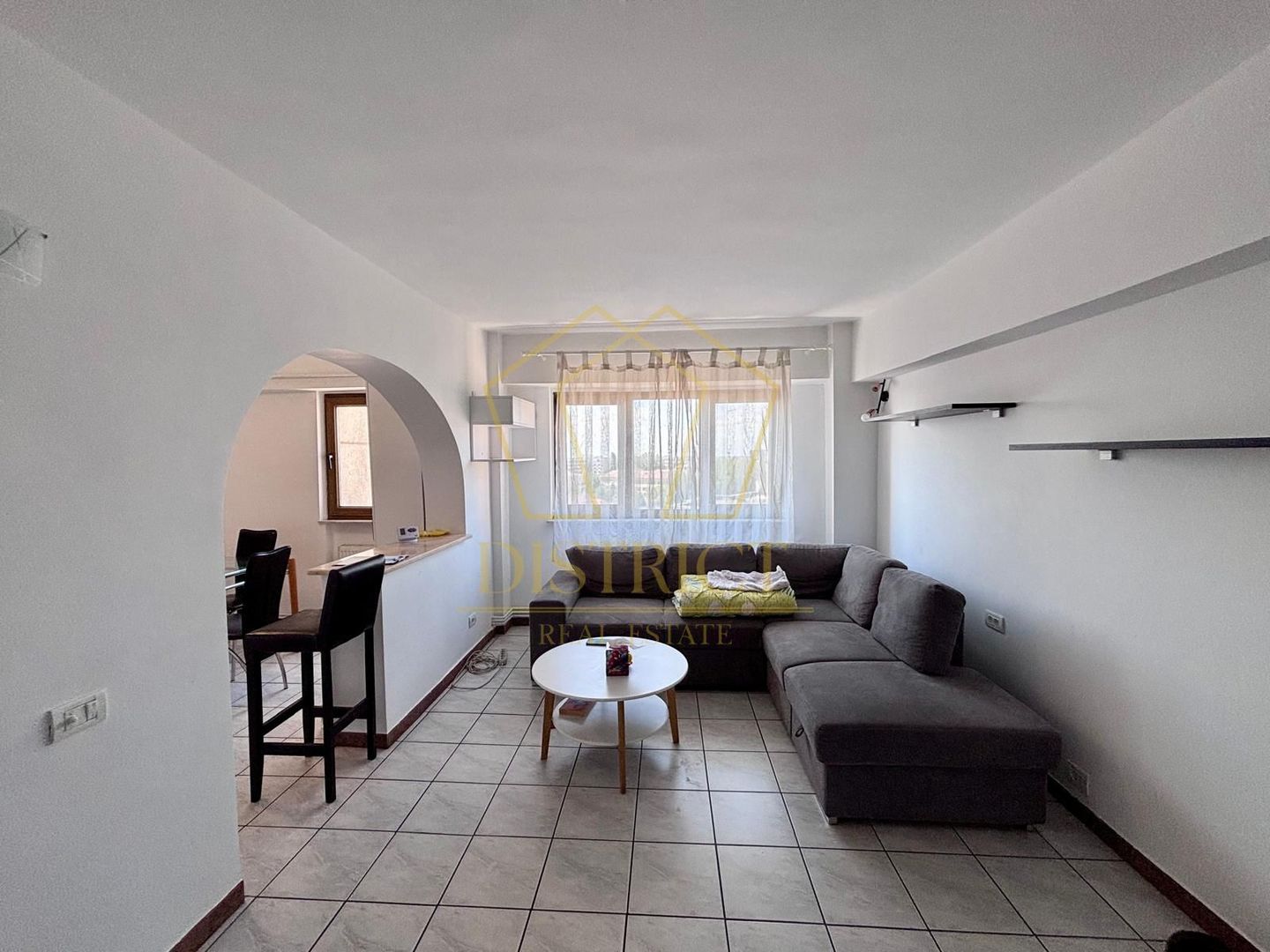 Apartament spatios cu 4 camere si terasa | Modern - Poză 2