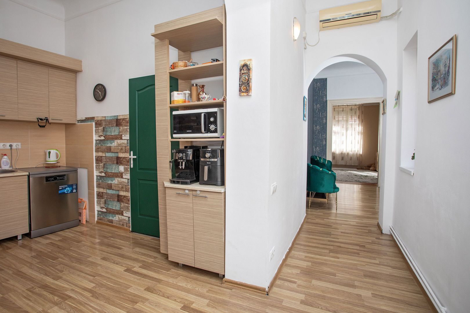 Vilă, singur în curte, central, Oradea 128 mp. 800  E/lună. Comision 0 - Poză 18