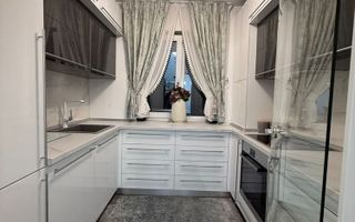Apartament 3 camere decomandate, 2 bai,balcon, etaj intermediar, garaj - Poză 6