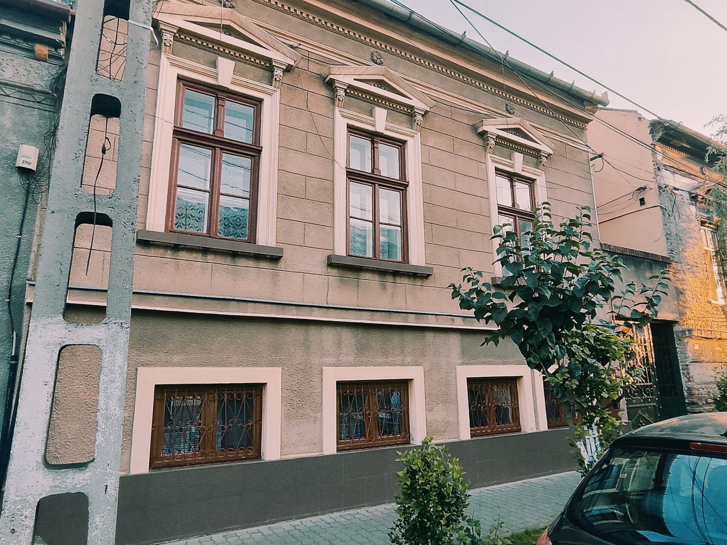 Casa cu potențial maxim, la un pas de centrul orașului! - Poză 1