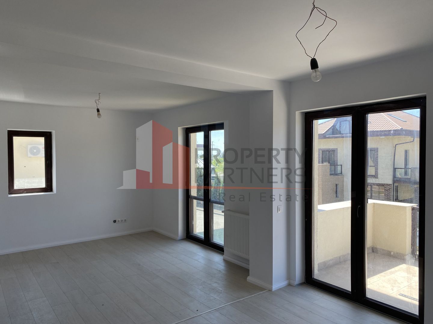 Proprietate pe marginea lacului, vila impresionanta. - Poză 12
