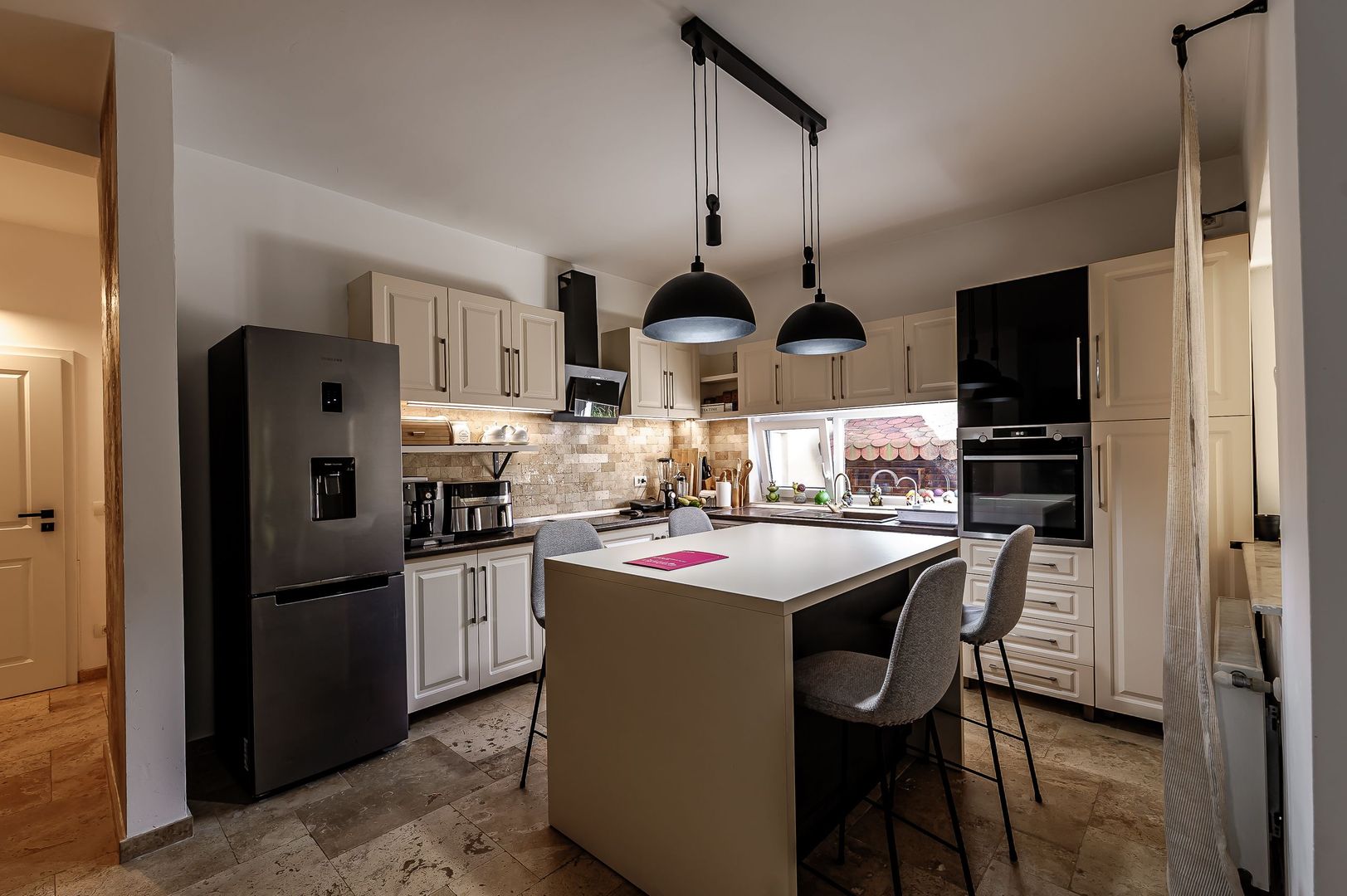 Casă de vânzare – Via Carmina, Vladimirescu -zonă rezidențială premium - Poză 1