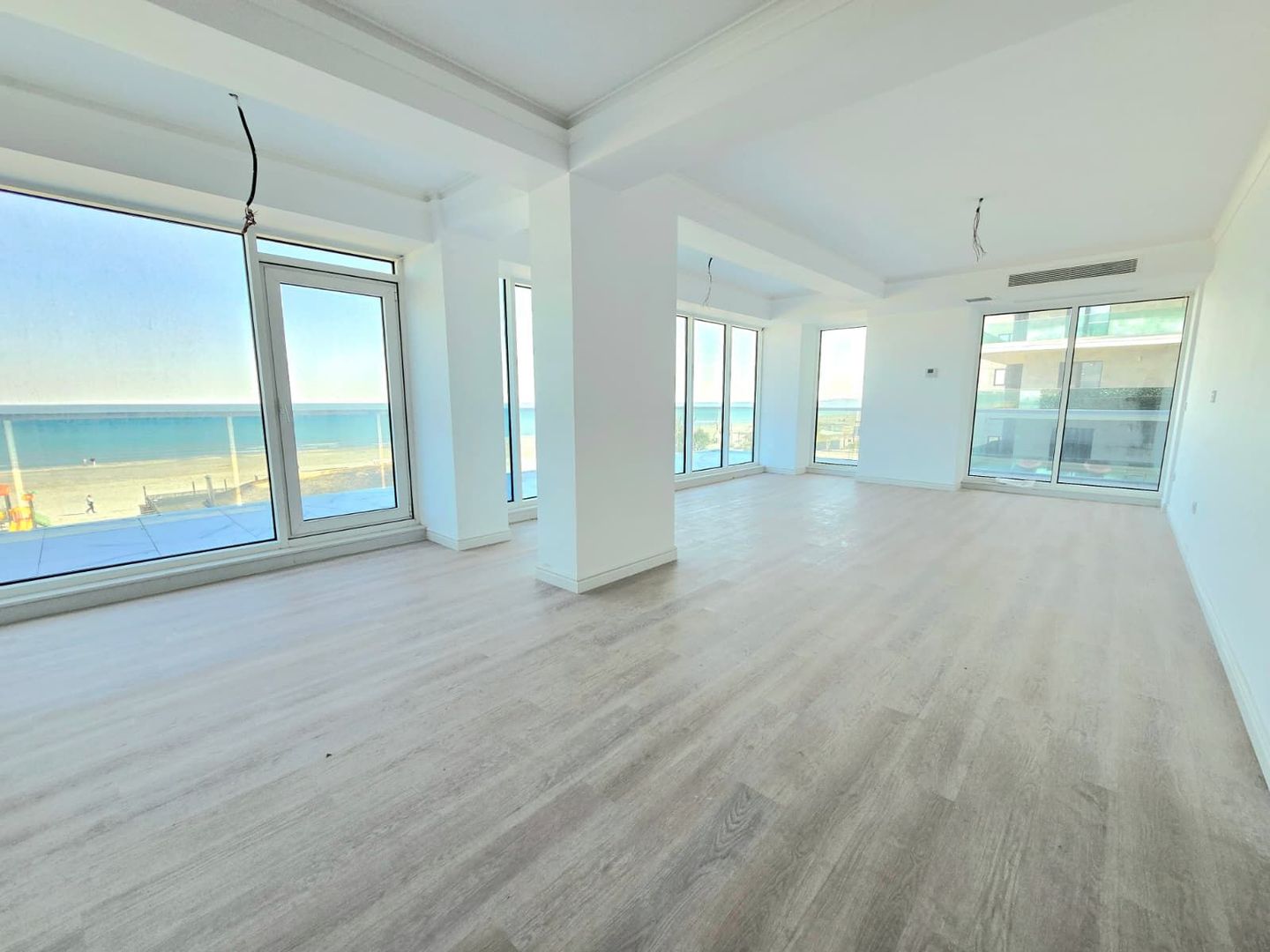 Nou pe piață! Apartament 3 camere–White Titanic Mamaia | Vedere directă la mare - Poză 1
