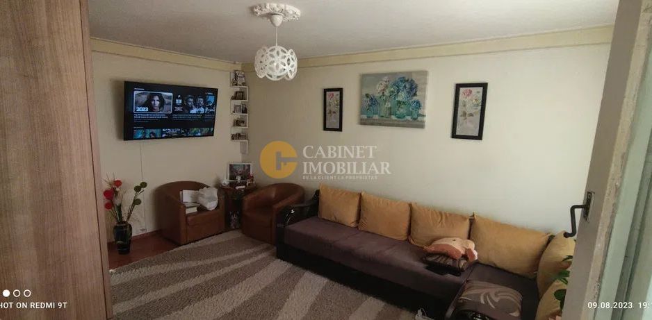 Etaj 3 Apartament 3 Camere Decomandat Nicolina Bloc 1982 - Poză 1