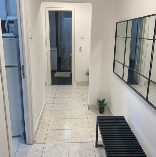Vând apartament semicentral - Poză 1