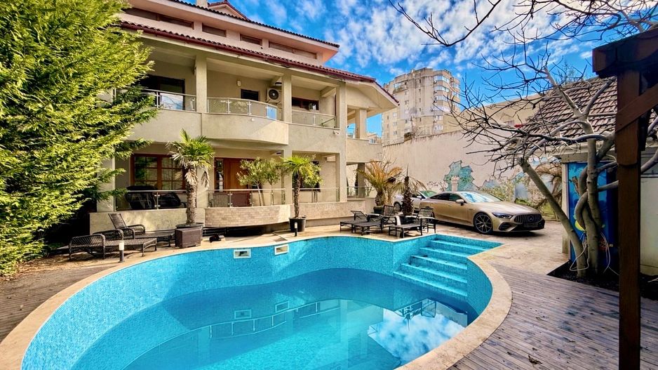 Vila / Casa de lux de vanzare  1000mp teren Str. Primaverii Constanta - Poză 1
