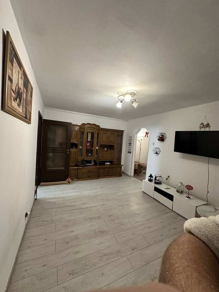 Apartament 3 camere Bld Brancoveanu, zona Huedin. - Poză 4