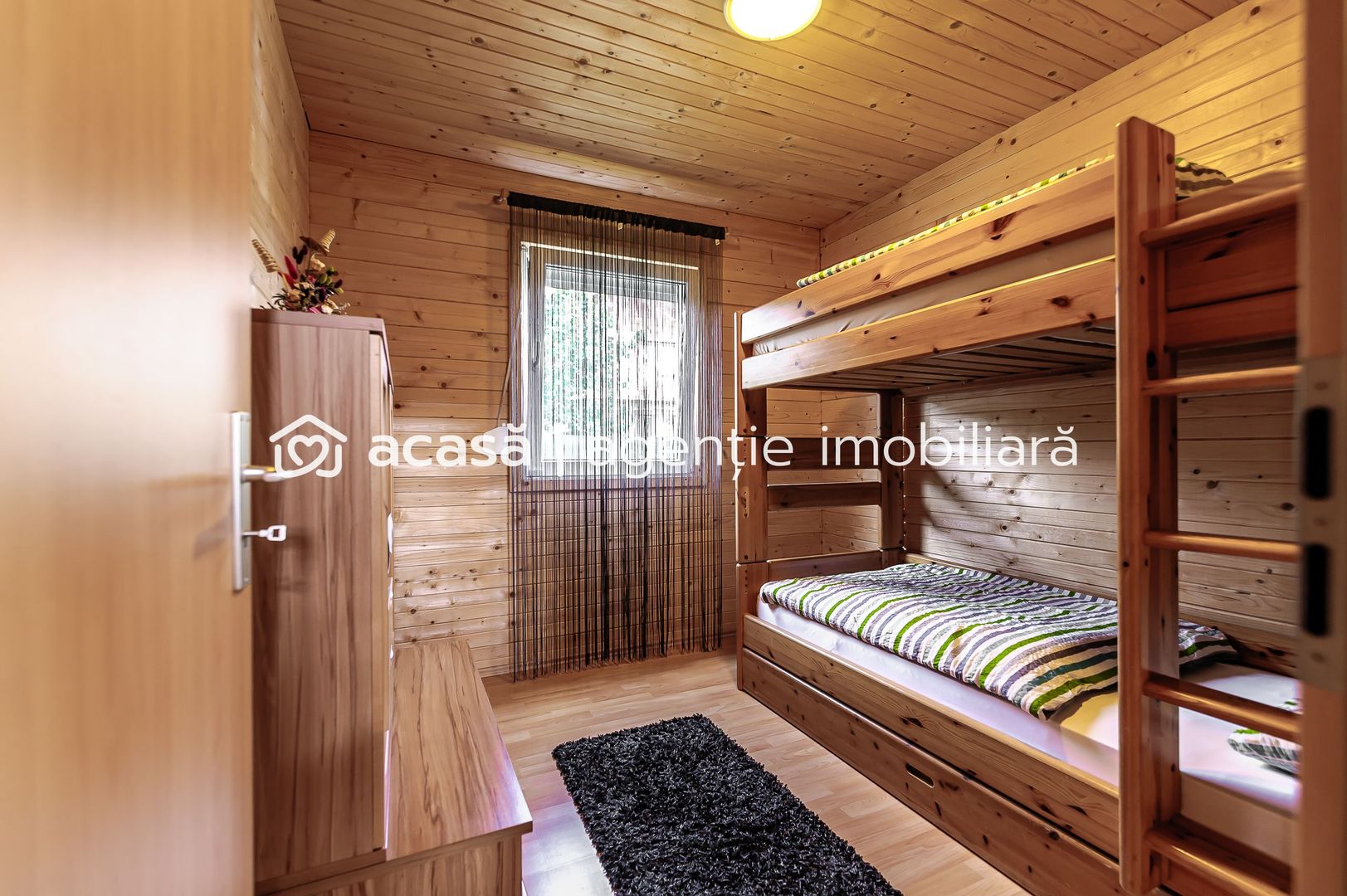 Casa de Lemn cu Piscina si Gradina Impecabila in Vladimirescu! - Poză 8