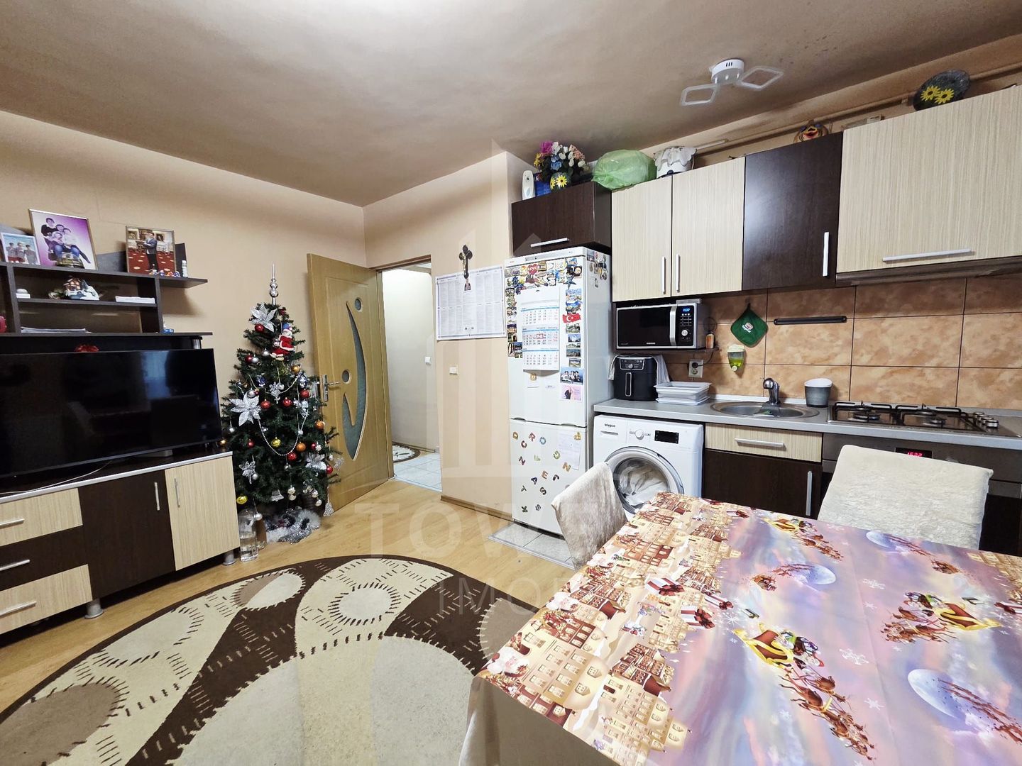 Apartament 3 camere la casă de vânzare in Zona Gusterita - Poză 2