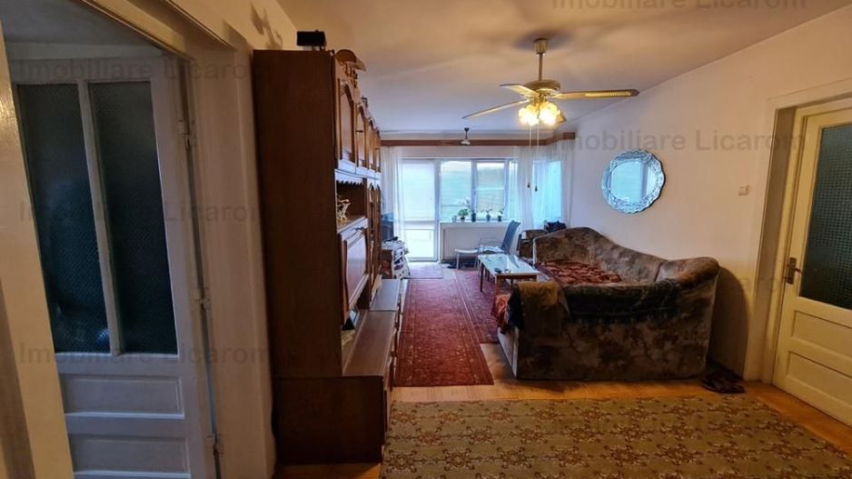 Proprietate individuala-3 apartamente,spatiu comercial,garaje,gradina,curte - Poză 7