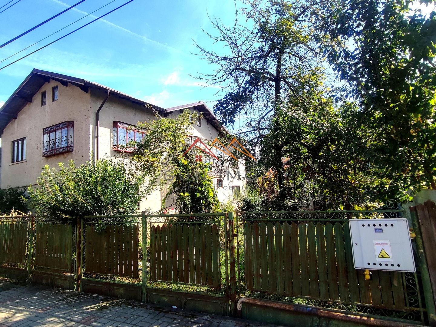 CASĂ DE VÂNZARE | 9 CAMERE | TEREN 1.000 MP | BĂICOI – ZONĂ CENTRALĂ - Poză 1
