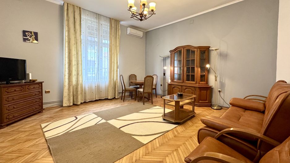 Apartament 2 camere la casă, curte și liniște,  lângă centrul orașului - Poză 1