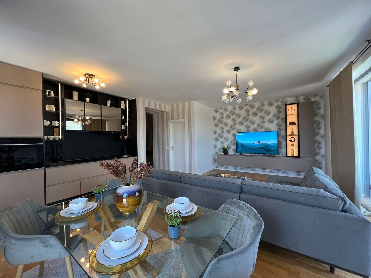 Apartament Elegant cu Vederi Panoramice în Zona Liniștită Băneasa - Poză 4