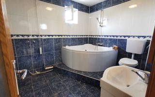 De închiriat apartament cu 4 camere, Bd. Decebal - Poză 6