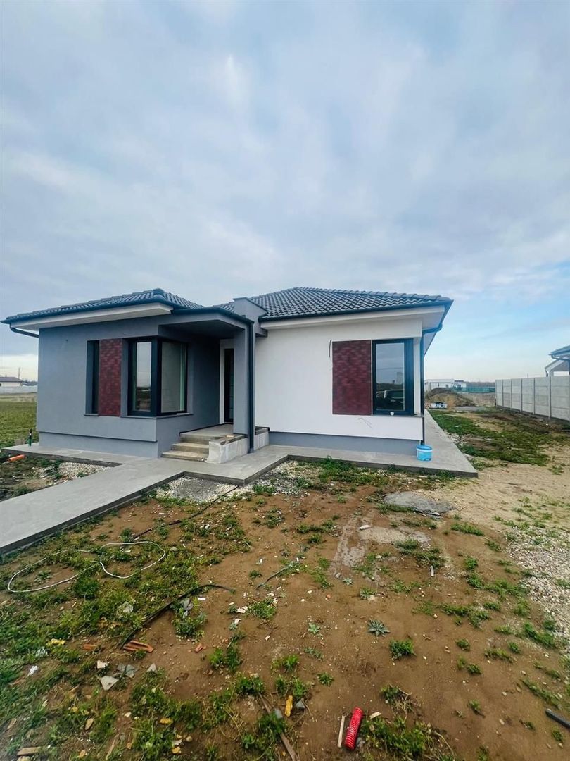 Casa partial finisata in Santandrei - Poză 1