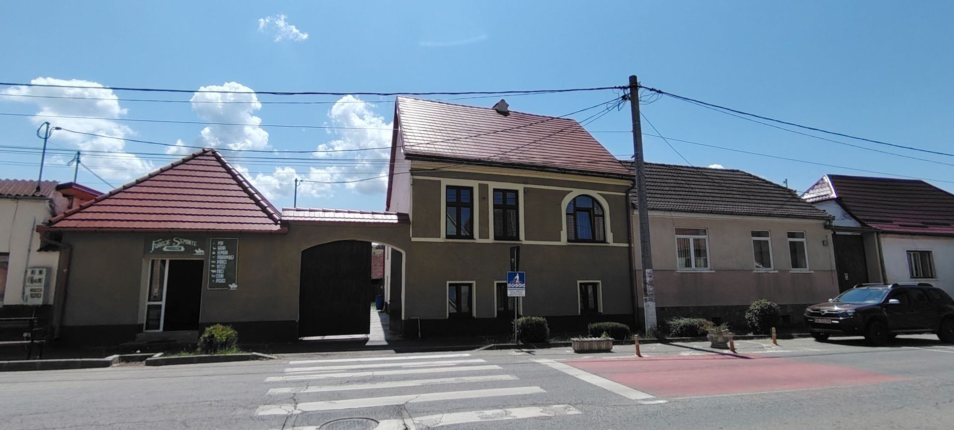 De vânzare o proprietate cu 2 corpuri de clădire și teren, în Agnita - Poză 1