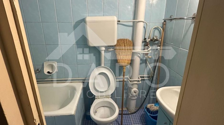 🏠 Ocazie! Apartament 2 camere cu balcon închis - Poză 9