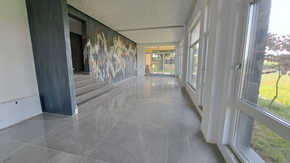 Vilă modernă premium cu piscină interioară, teren 1200 mp și panoramă - Poză 4