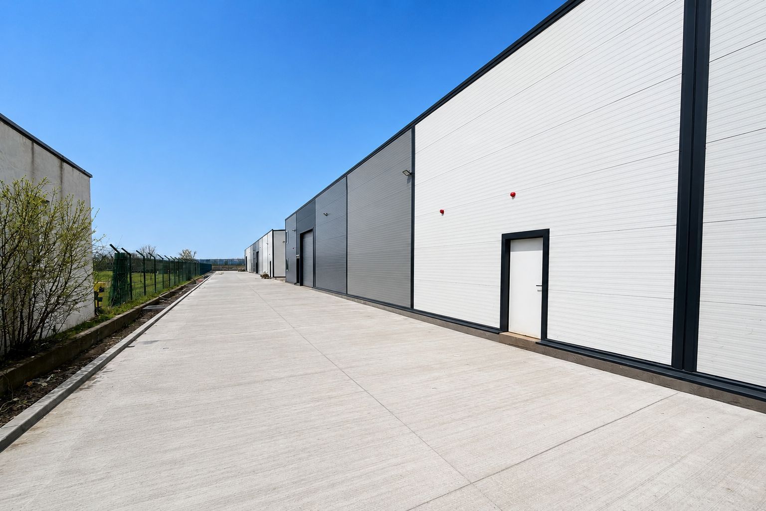 Spațiu logistic nou, cu 4 hale plus showroom și spațiu birouri P+2 - Poză 5