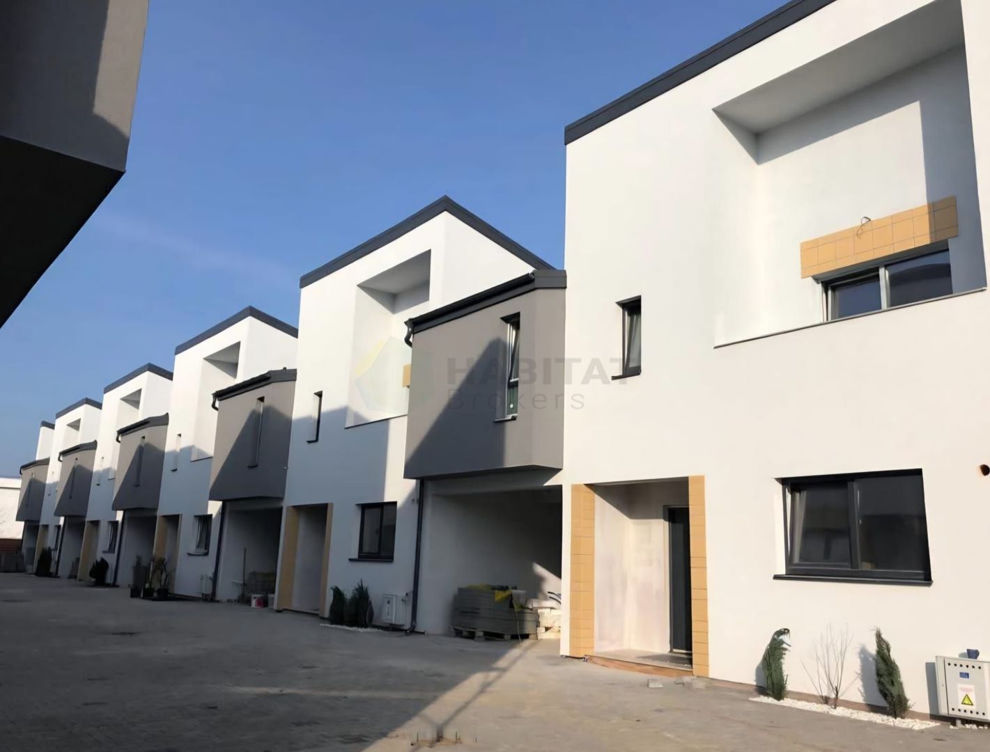 Vilă spațioasă Tunari | Curte mare | Complex închis - Poză 1