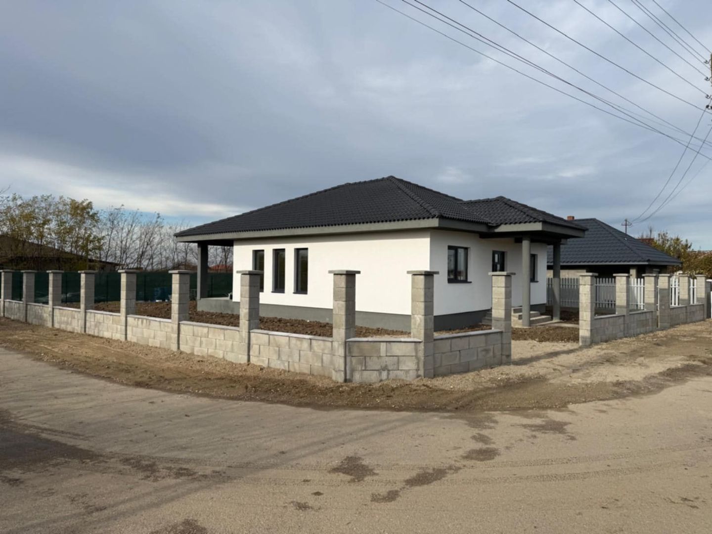 Casa de vanzare în lazuri - Poză 2