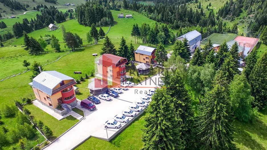 Resort 4 Stele de Vânzare | Fundata Brașov | 45.000mp | 43 Unități | - Poză 2