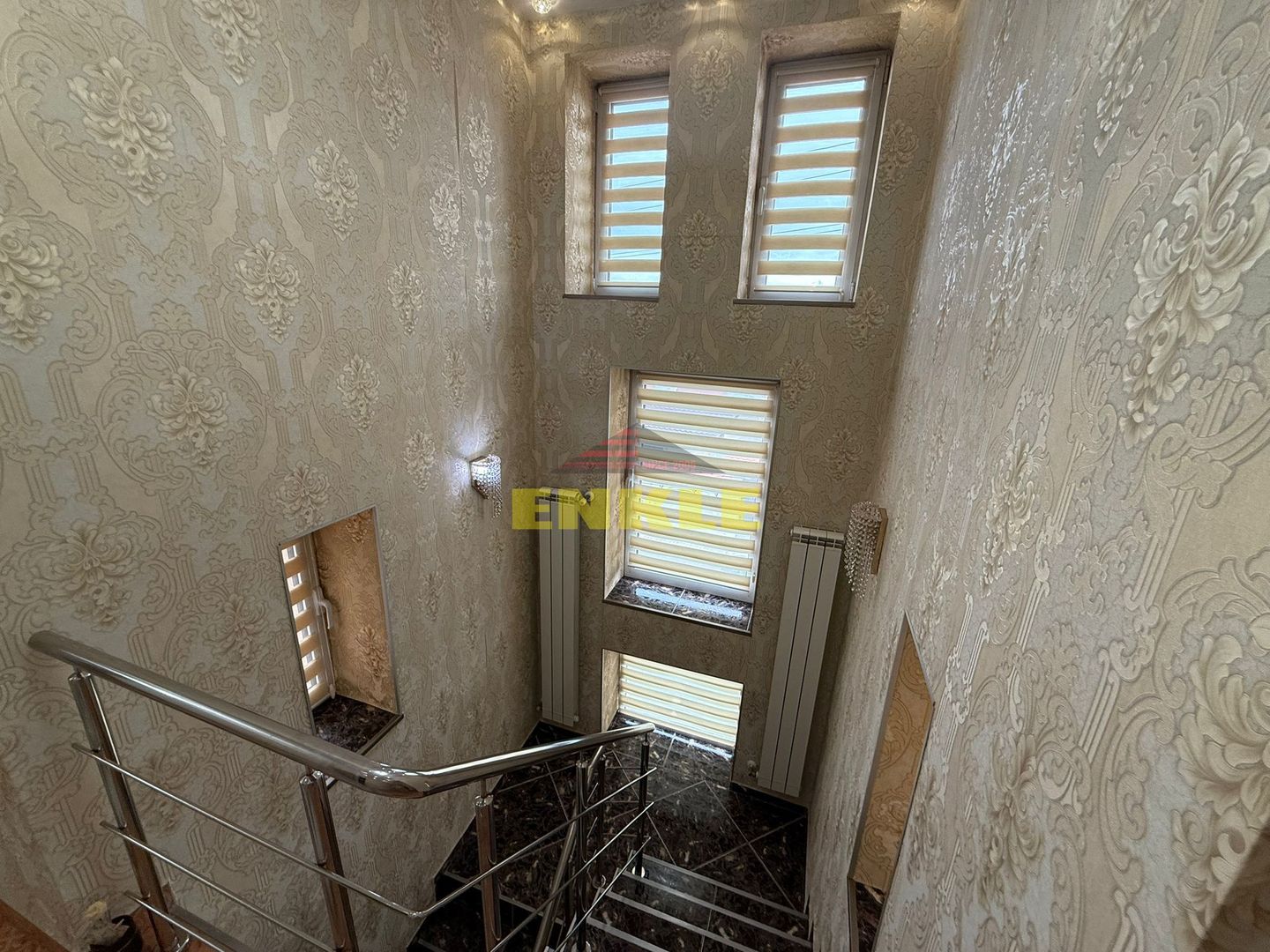 De vanzare Vila situata Ultracentral-425 mp - Poză 2