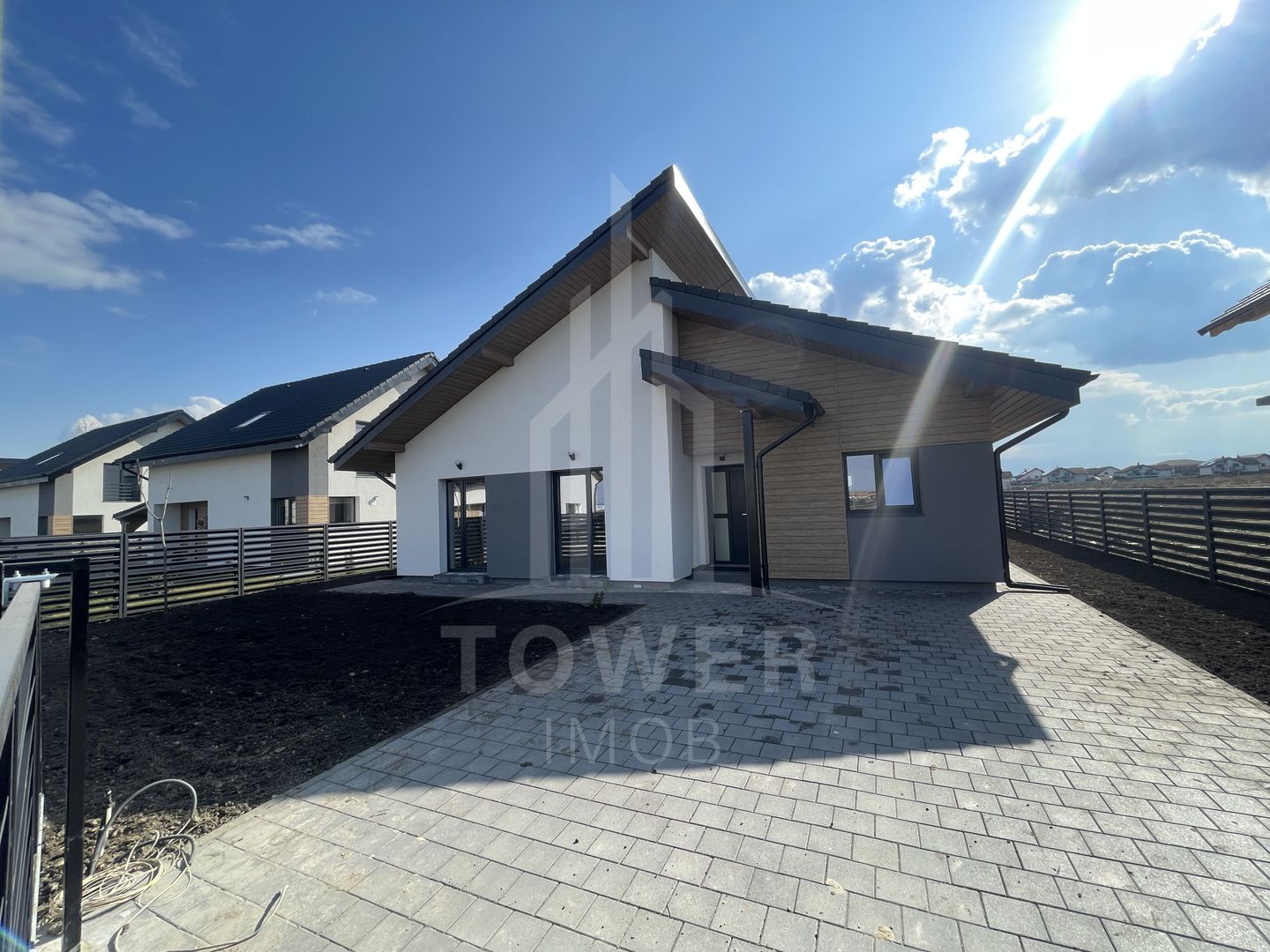 Casă pe un singur nivel INDEPENDENTĂ ENERGETIC - Cartier NOU - Poză 8