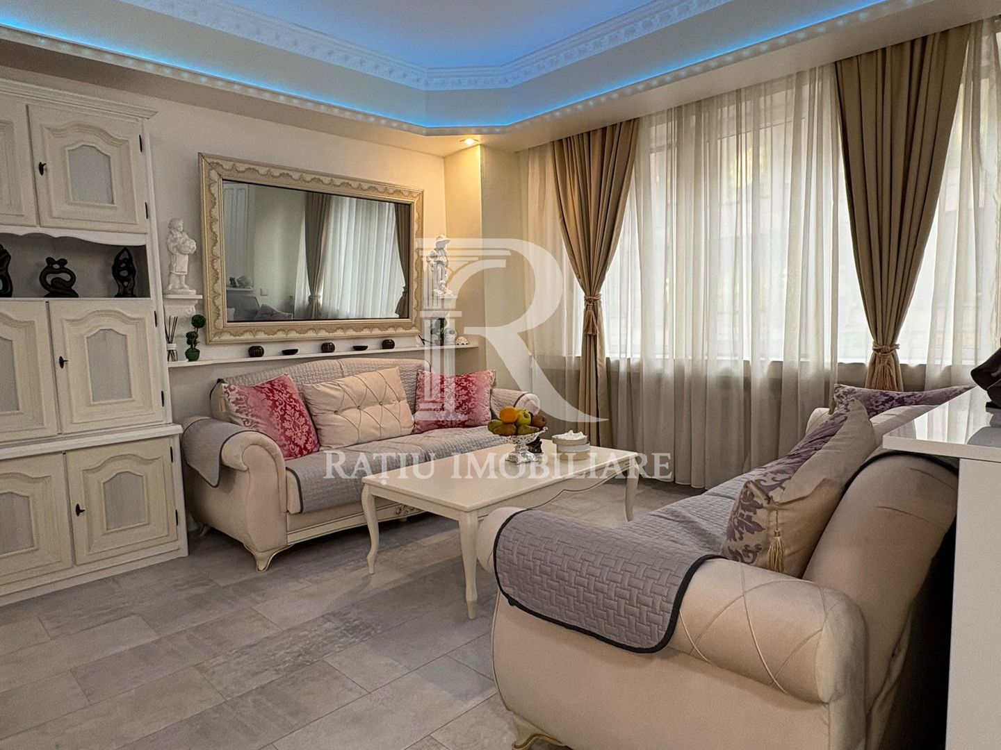 Apartament cu 3 camere | Zona Centrala | Oradea - Poză 1