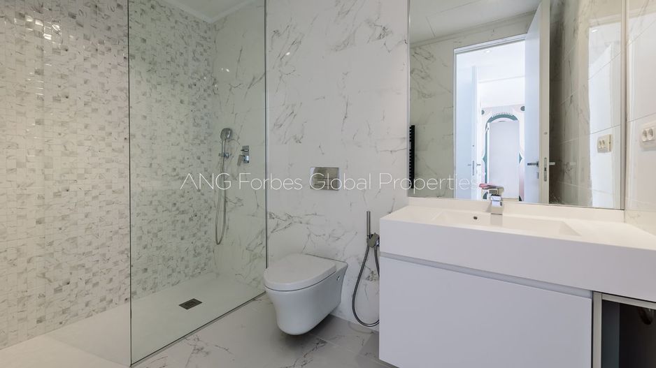 Apartamentul de la Malul Mării – Eleganță Contemporană în Inima Stațiunii - Poză 17