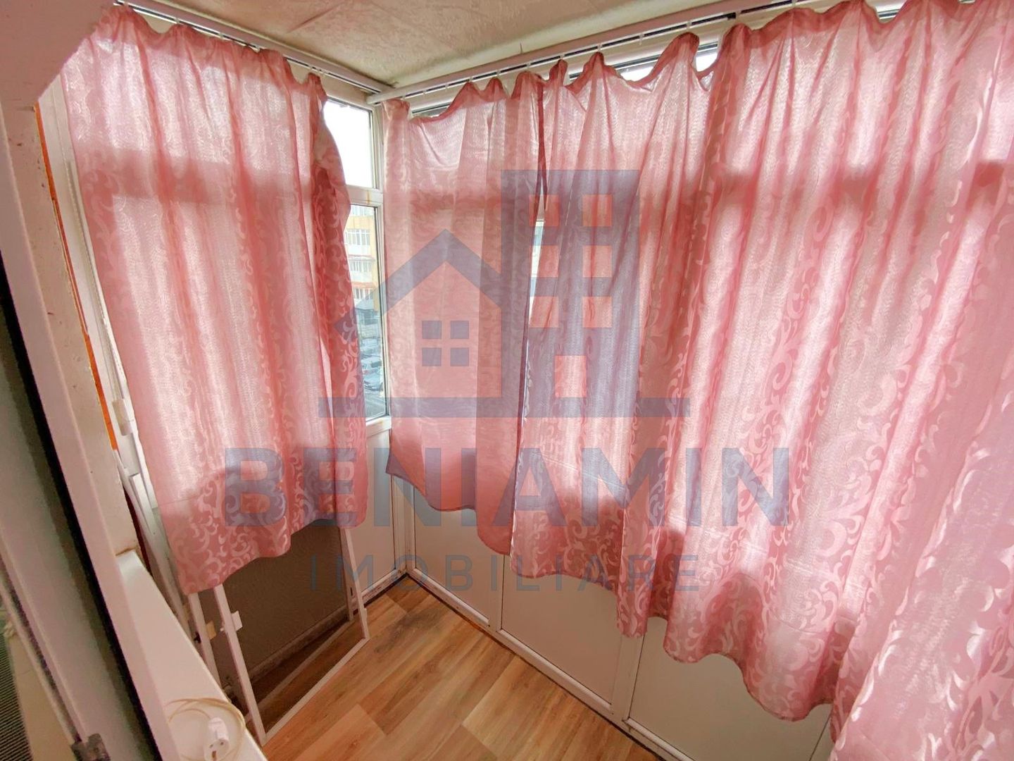 Apartament 3 camere Craiovita, etaj 3, teava de gaze - Poză 14