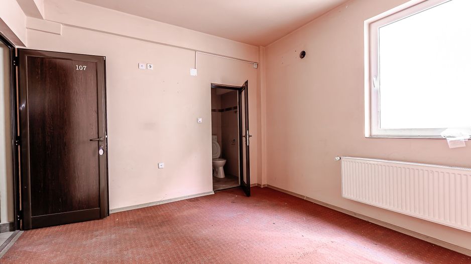 Spațiu generos în centrul Aradului. Ideal pentru birouri sau cabinete - Poză 11