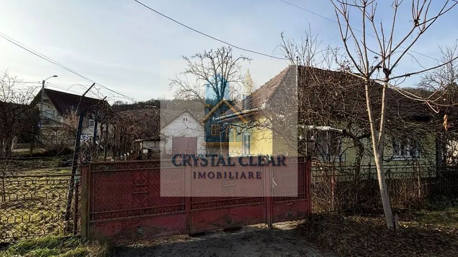 Casă 2 camere + teren de 852 mp - cartierul Unirii, str. Voinicenilor - Poză 2