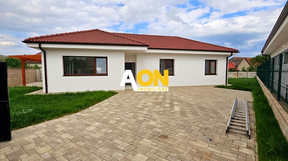 Casa semifinisata, 4 camere, 393 mp teren,  Barabant - Poză 1