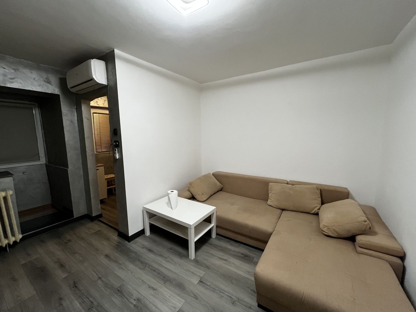 Garsonieră renovată 2025, parter, mobilată complet, zona Titan - Poză 1