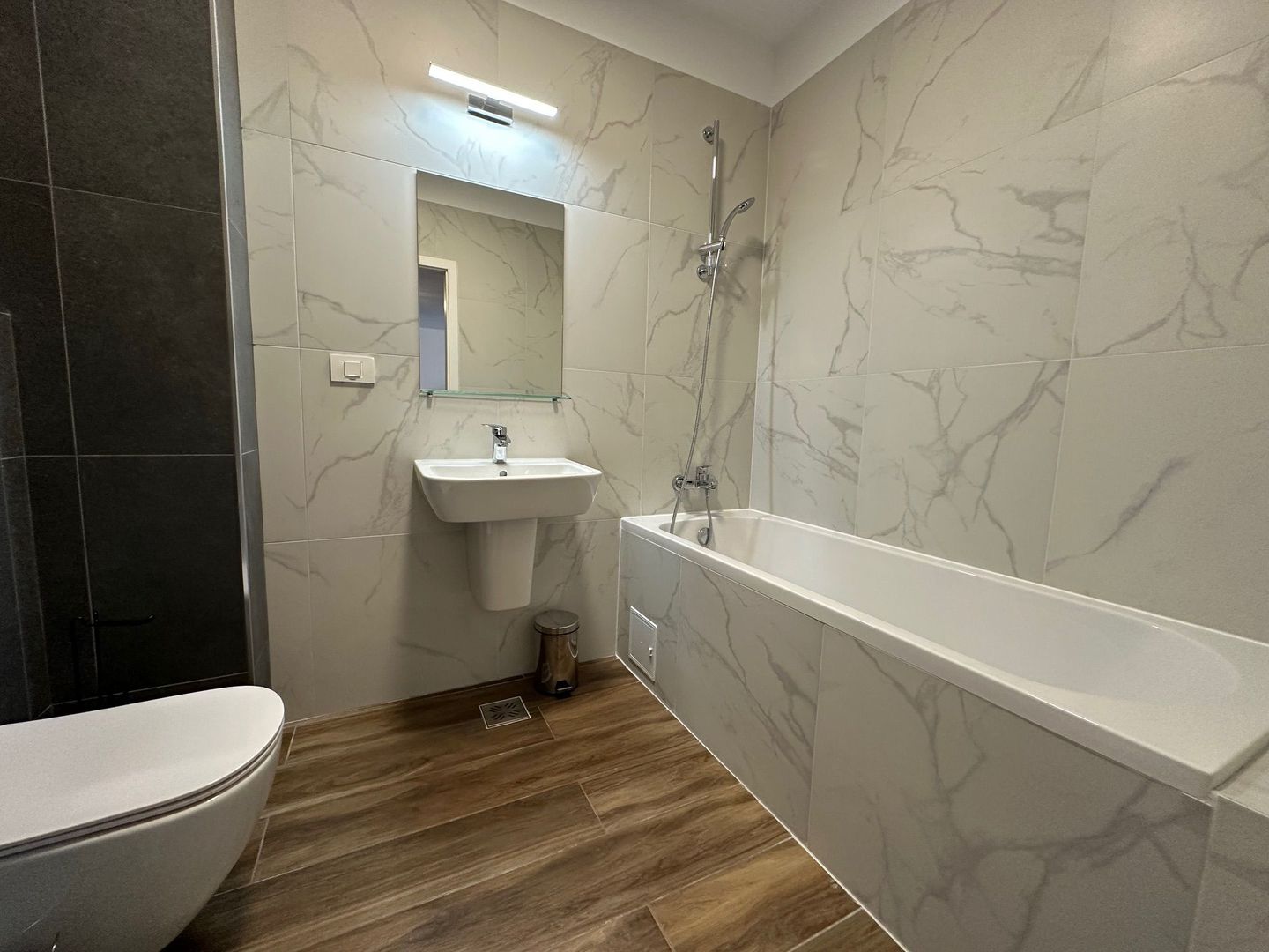 Apartament la prima inchiriere - Poză 3