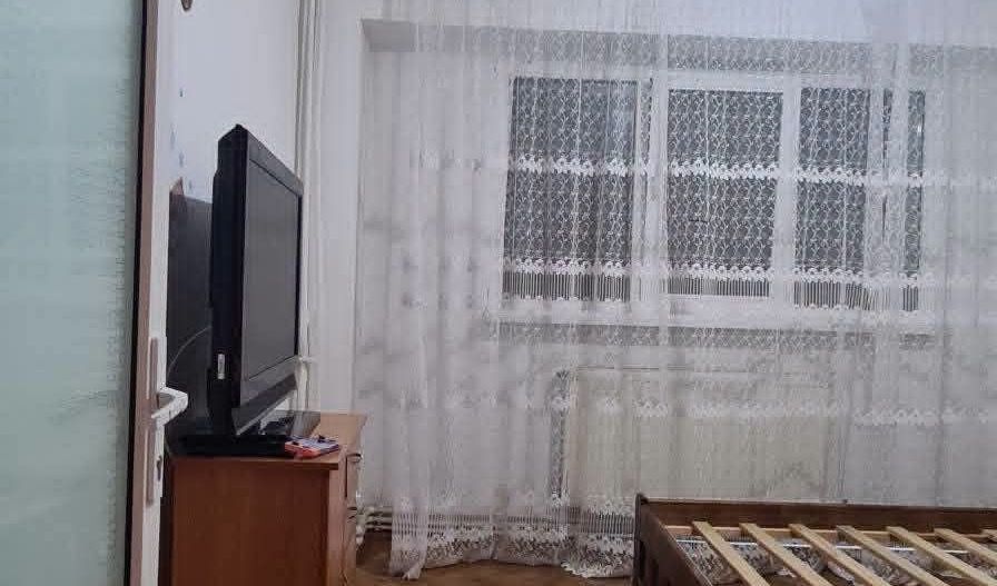 De vanzare apartament cu 2 camere, central, Bloc BR, et. 2, 76.000 euro - Poză 5