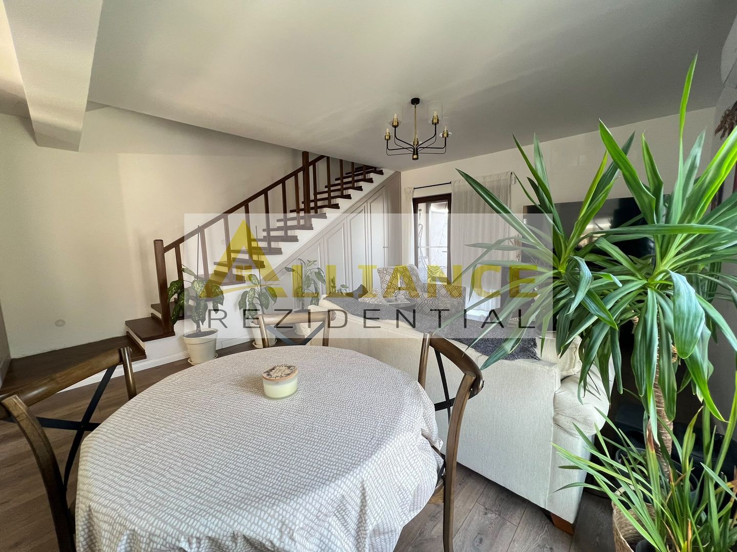Duplex mobilat si utilat  - 4 camere - Strada asfaltata-800 M de STV - Poză 5