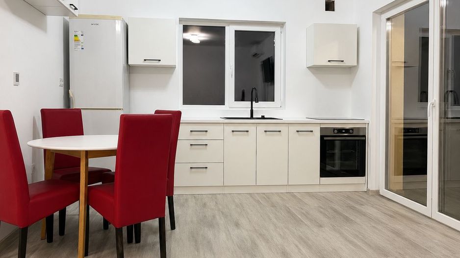 Jumătate de duplex nou, 3 camere, mobilat și utilat – teren de 300 mp - Poză 2