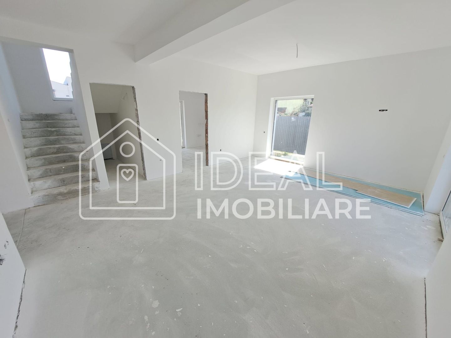 Casa Moderna cu 4 camere si garaj, in zona Trifoiului - Poză 4