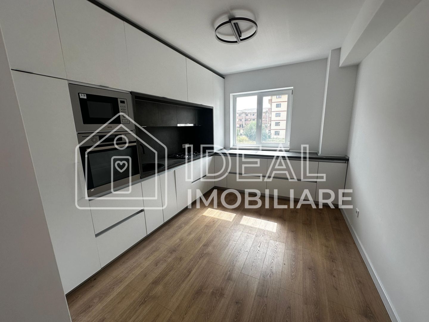 Apartament 2 camere si balcon, zona Calea Surii Mici - Poză 1