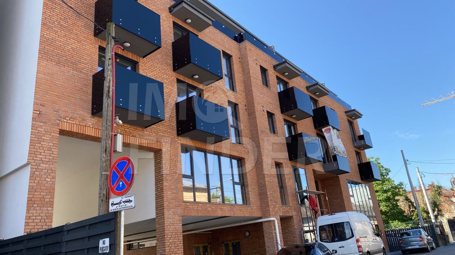 Vanzare spatiu birouri 200 mp, geamuri la strada acces separat, Centru - Poză 1