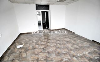 Spatiu comercial cu vitrină la strada si baie proprie - Poză 10