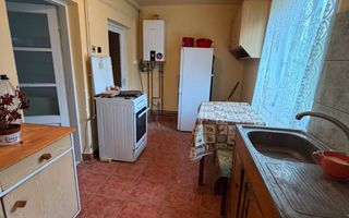 Casă cu teren generos în Buciumi - Poză 5