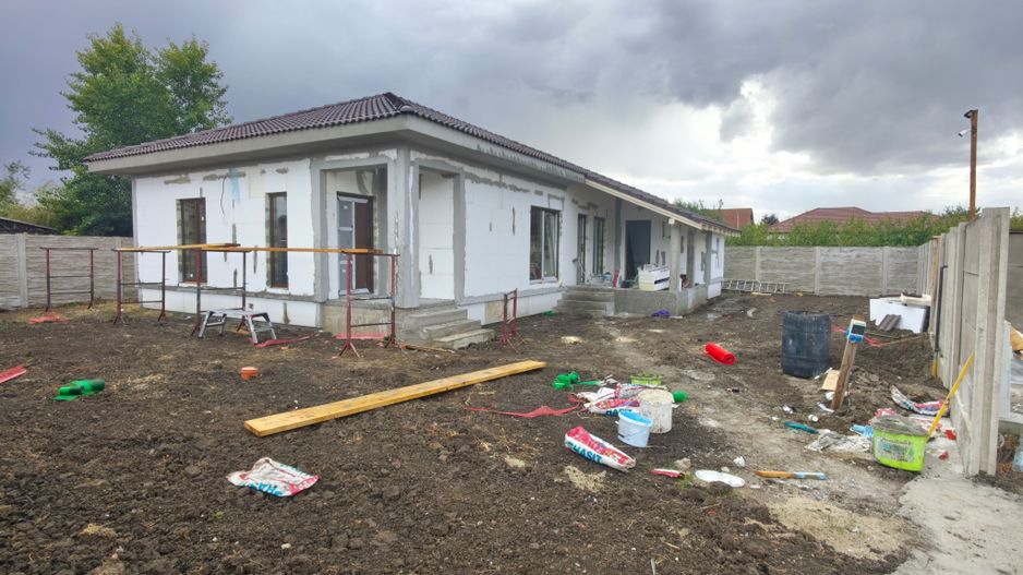 Individuala Parter Sanmihaiu Roman,4 Camere,2 Bai,Proiect Modern,Curte Amenajata - Poză 2