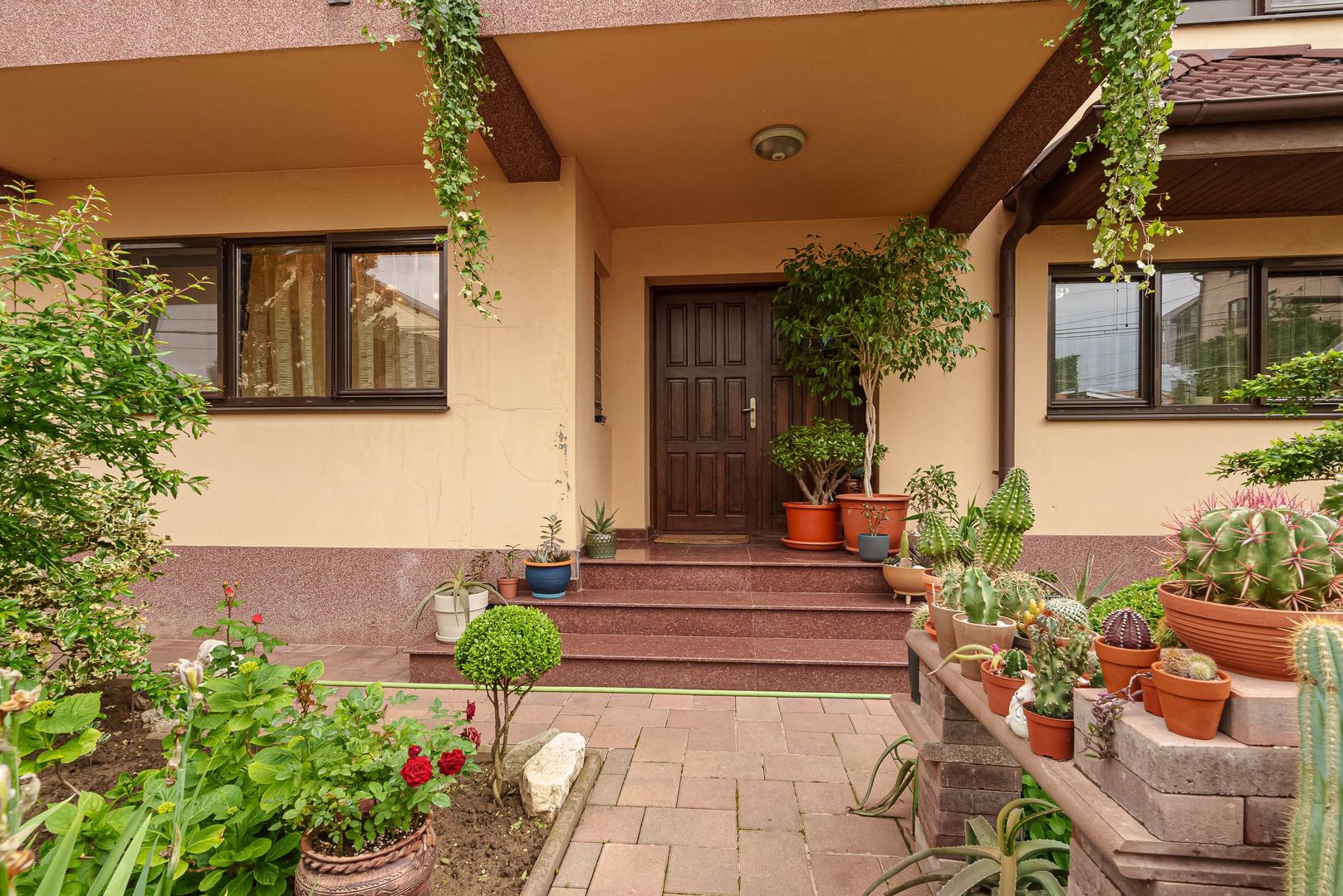 RAHOVA Salaj Vila 2007 S+P+1+M calitate superioara 370 mp - Poză 2