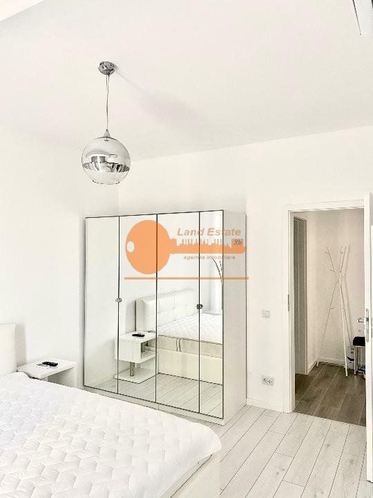 Garsoniera Grozavesti , Centrala propie , Metrou - Poză 1