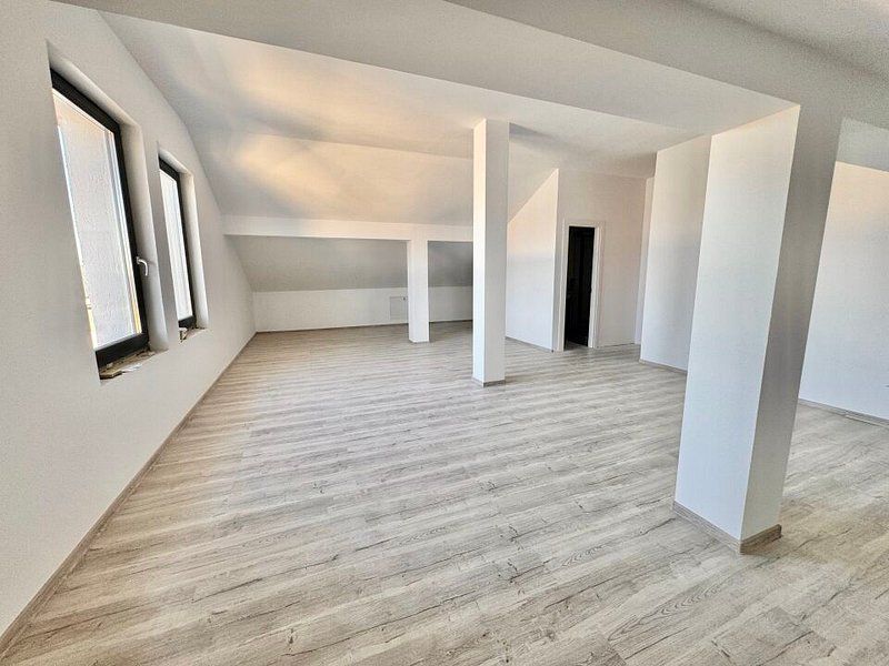 Vila cu bucatarie inclusa -otopeni central - Poză 28