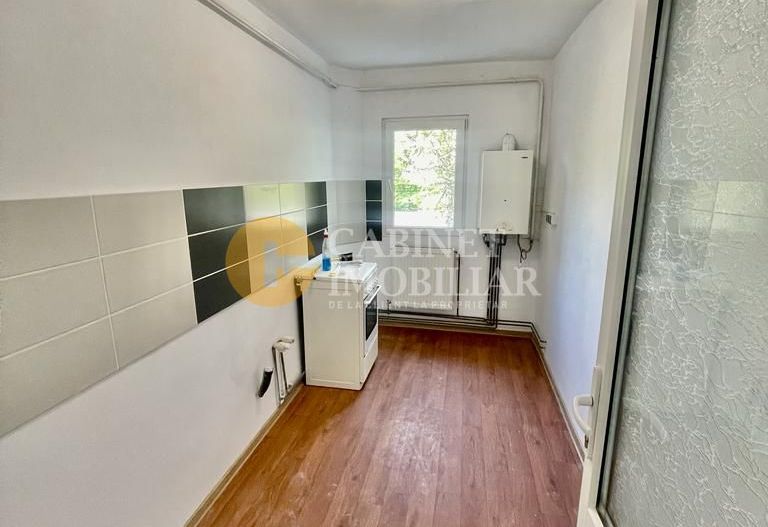 Etaj 1 Apartament 2 Camere Decomandat 55 MP Bloc 1986 - Poză 3